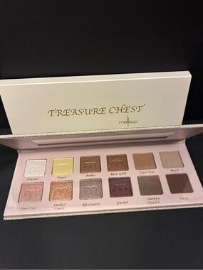 Mellow Cosmetics Treasure Chest Palette 12 Shades Matte & Shimmer NIB MSRP $38